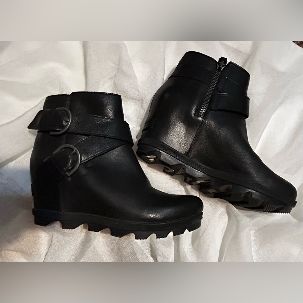 Sorel Black Leather Ankle Booties